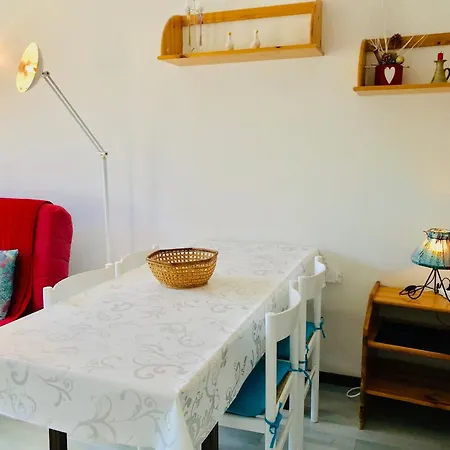 Renove Avec Balcon Expose Plein Sud, Proche Commerces Et Parking Gratuit - Fr-1-515-21